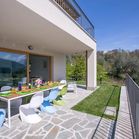 Sleeps 6 Pool Air Con *