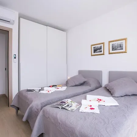 וילה Sleeps 6 Pool Air Con טרמצו