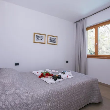 Sleeps 6 Pool Air Con *