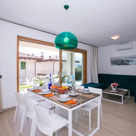 Sleeps 6 Pool Air Con * Тремеццо