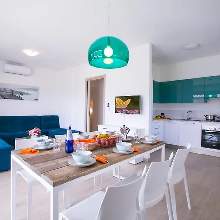 Вилла Sleeps 6 Pool Air Con